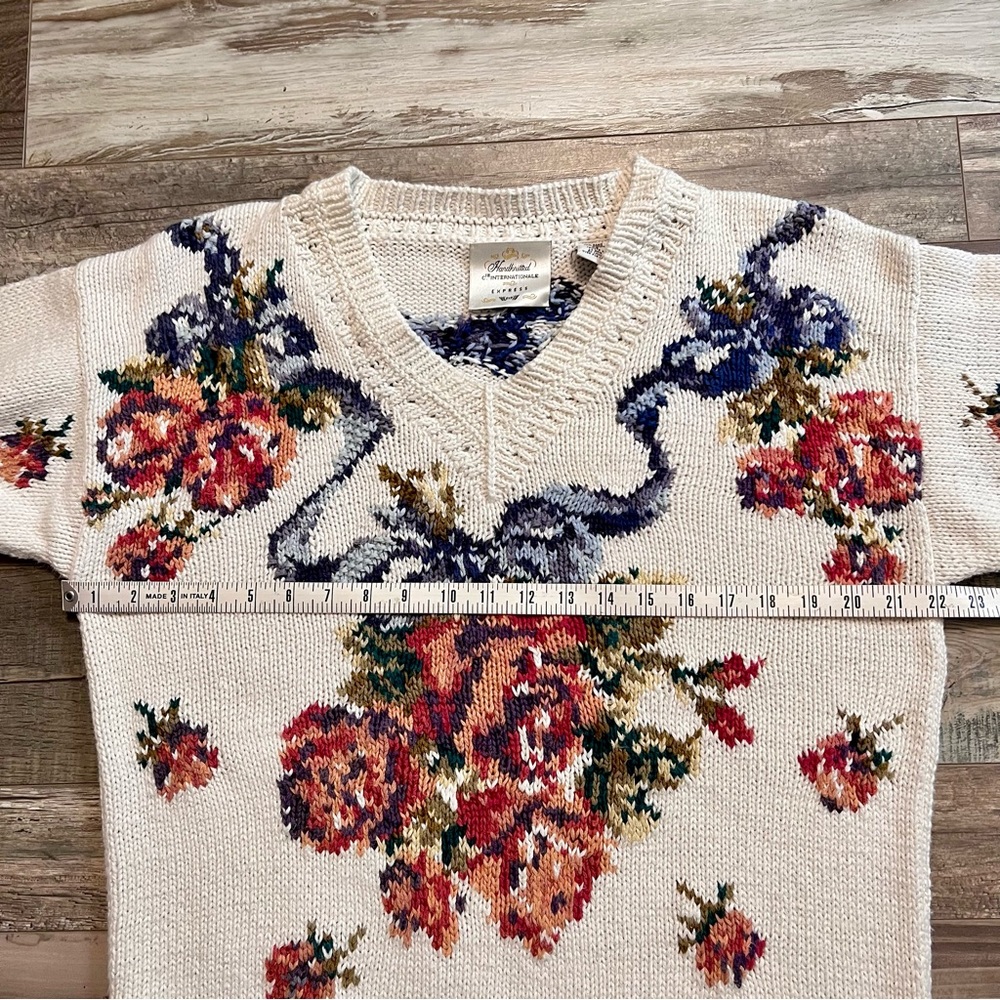 Express vintage coquette White V-Neck Sweater with Floral Pattern - Picture 13 of 13